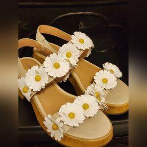 Lucky Brand Juleii Daisy Clog White Floral Sandals, Size 7.5